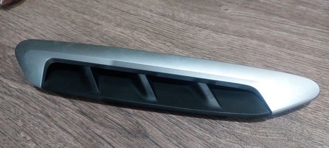 Молдинг переднього правого крила 51137418606 BMW