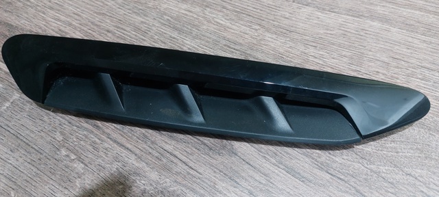 Накладка переднього правого крила 51138064806 BMW