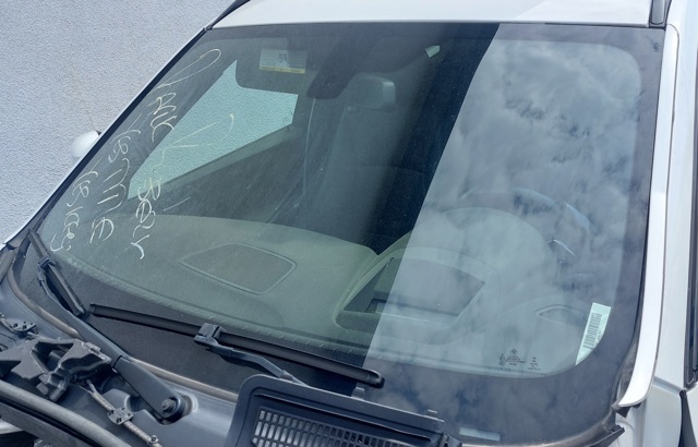 Вітрове скло 51317283830 BMW