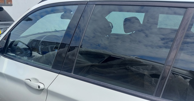 Вікно (передніх дверей) двері 51337347645 BMW