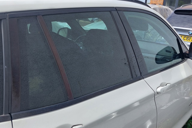 Скло заднє праве 51357391676 BMW