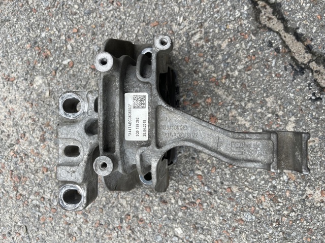 Права опора двигуна 3Q0199262 VAG