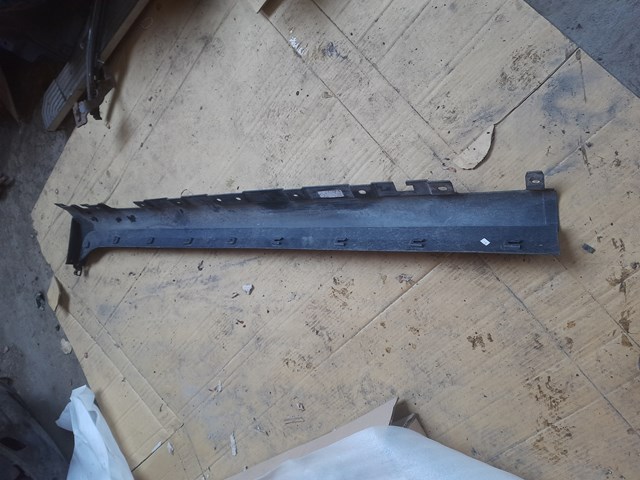 Накладка на поріг права 51777210080 BMW