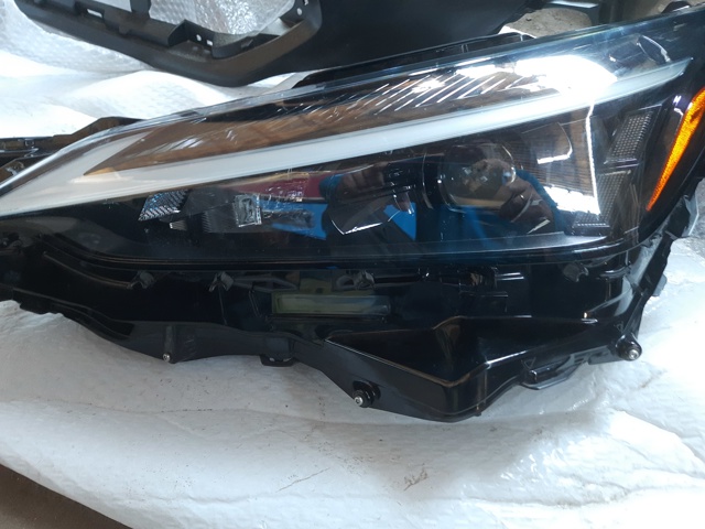 Фара передня права 8114578280 TOYOTA