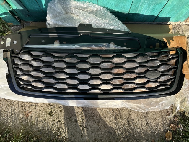 Решітка радіатора LR092629 LAND ROVER