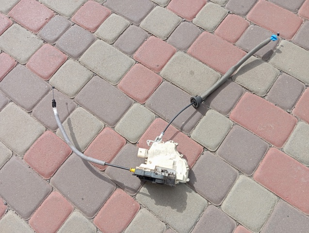 Замок задньої двері, лівої 4G0839015D VAG