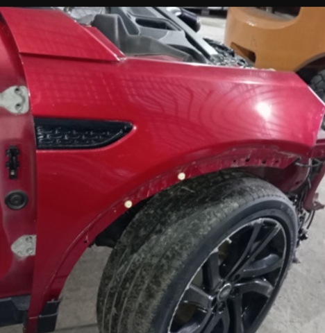Переднє праве крило LR061383 LAND ROVER