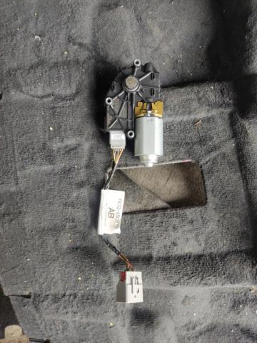 Двигун приводу люка LR064633 LAND ROVER