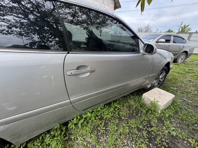 Пасажирські передні двері 2087200205 MERCEDES