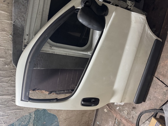 Пасажирські передні двері 7751478601 RENAULT