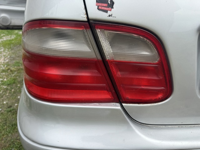 Задня ліва внутрішня фара A2088200564 MERCEDES