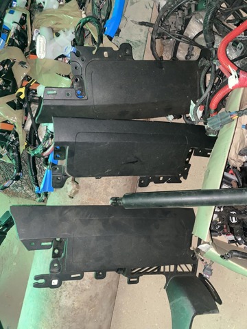 Подушка безпеки (AIRBAG) пасажирська, захисту колін 107782600D Tesla Model