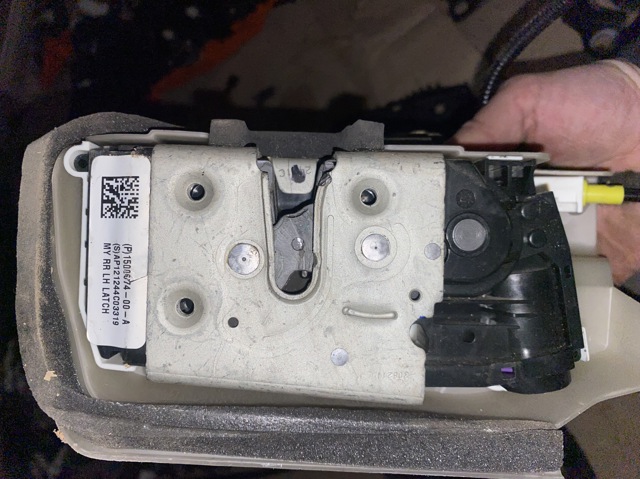 Замок задньої двері, лівої 150067400A Tesla Model