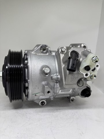 Компресор системи кондиціювання 8831042331 TOYOTA