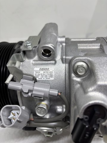 Насос кондиціонера 8832048170 TOYOTA
