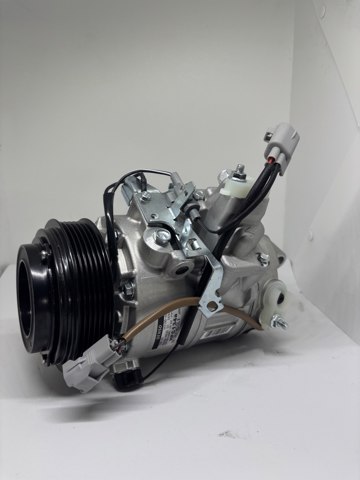 Компресор кліматичної установки 8832050101 TOYOTA
