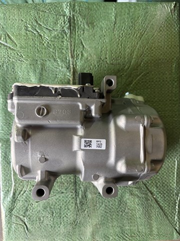 Компресор кліматичної установки 8837048022 TOYOTA