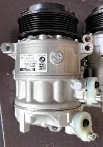 Компресор холодоагенту 8FK351006121 HELLA