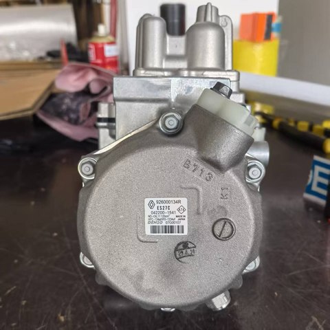 Компресор кондиціонера 926000134R RENAULT