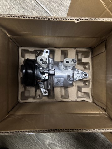 Компресор кондиціонера 926003VB1C NISSAN