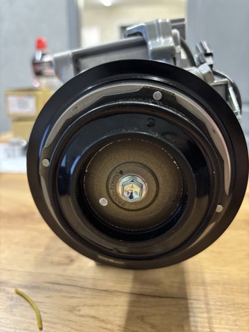 Компресор кліматичної установки 926004BB0A NISSAN