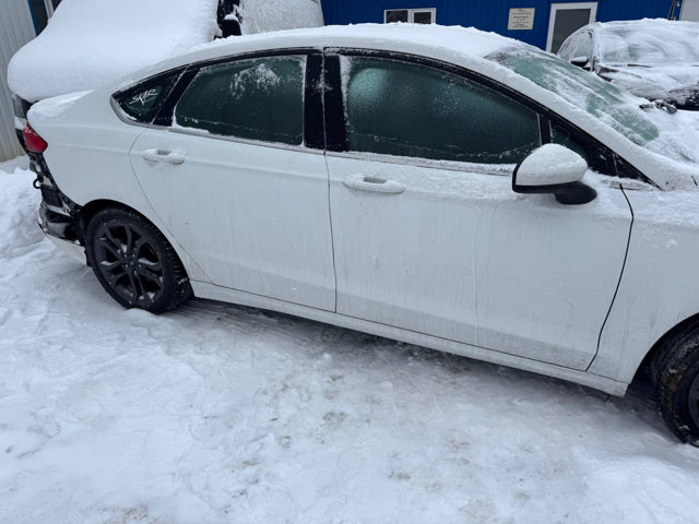 Скло пасажирських дверей DS7Z5421410A FORD