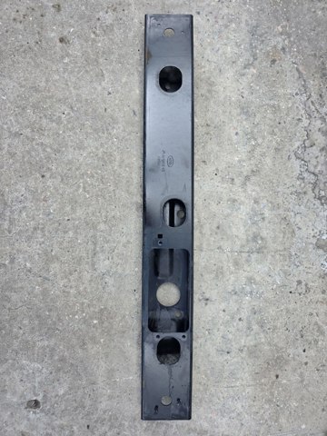 Підсилювач бампера переднього LR128131 LAND ROVER