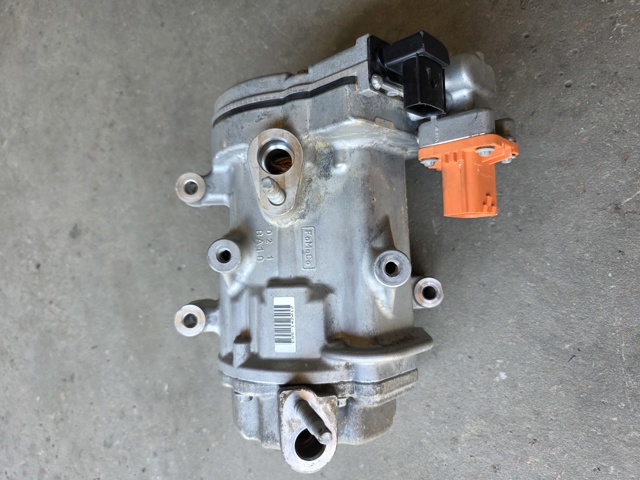 Компресор кондиціонера LX6A19D623AC FORD