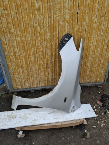 Ліве переднє крило Тойота Королла