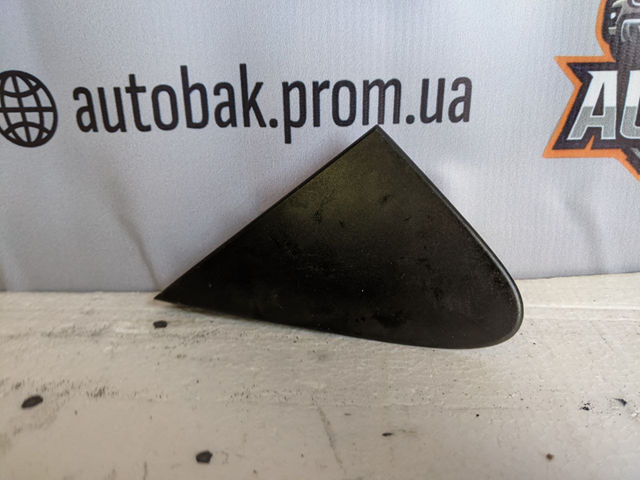Молдинг переднього лівого крила 6011812030 TOYOTA