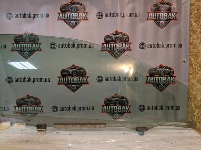 Скло пасажирських дверей 6810112A80 TOYOTA
