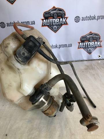 Насос-двигун омивача фар 8264A010 MITSUBISHI