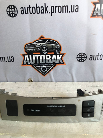 Кнопка обігріву сидіння 8475142040 TOYOTA