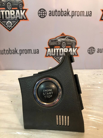 Кнопка запуску двигуна 8961152020 TOYOTA