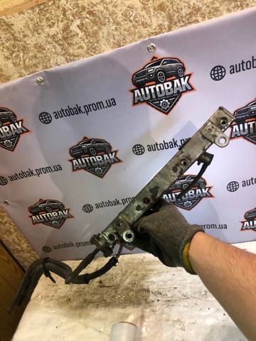 Регулятор тиску палива в паливній рейці MR985138 MITSUBISHI