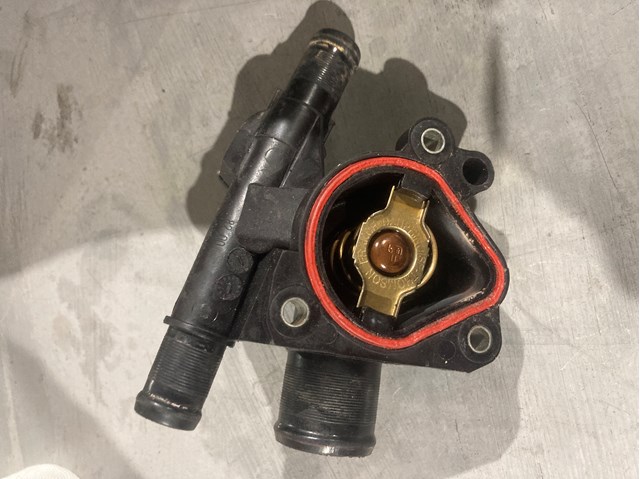 Кожух термостата 1106000Q0C NISSAN