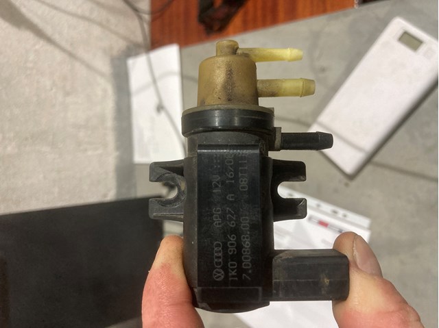 Клапан соленоїд регулювання заслонки EGR 1K0906627A VAG