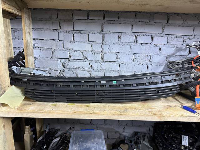 Кронштейн бампера переднього, центральний 31663677 VOLVO
