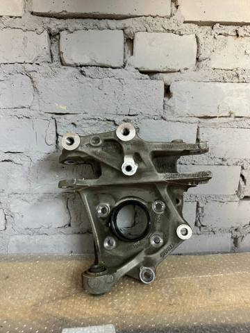 Кулак поворотний правий 31681852 VOLVO