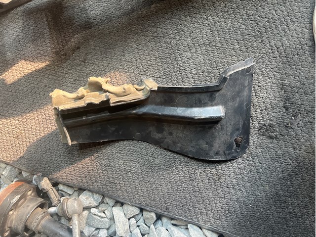 Водостік лобового скла, жабо 68253120AA CHRYSLER
