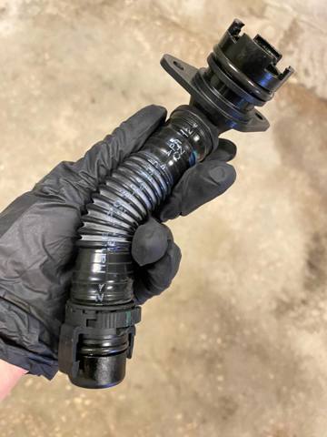 Шланг для видалення повітря 11127590163 BMW