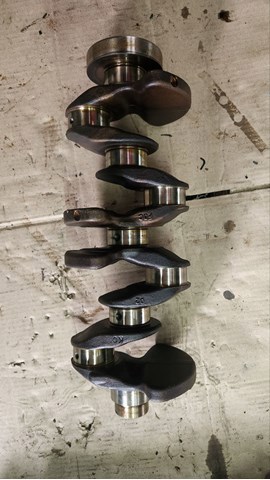 Колінвал двигуна 11217640165 BMW