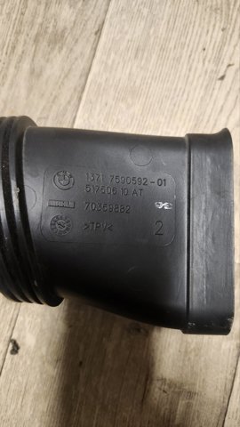 Патрубок повітряний, вхід повітряного фільтра 13717590592 BMW