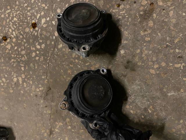 Ліва подушка двигуна 22116856183 BMW