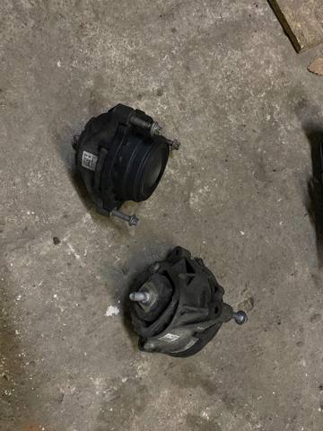 Ліва подушка двигуна 22116862549 BMW