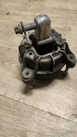 Права подушка мотора 22117935148 BMW