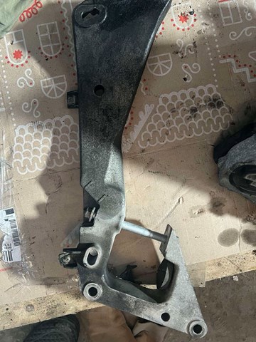 Кронштейн КПП 22316769281 BMW
