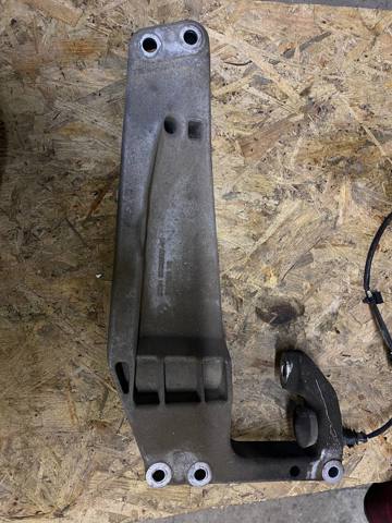 Кріплення коробки передач 22316786567 BMW