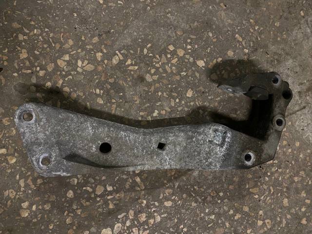 Кріплення коробки передач 22326777615 BMW