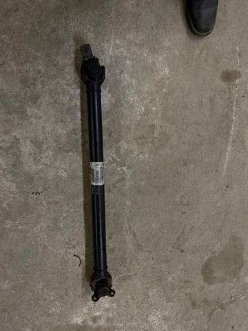 Вал карданний, передній 26208605867 BMW